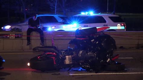 Man killed in motorcycle crash on Lake Shore Drive